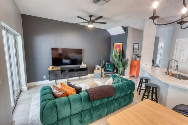 $2,895 | 671 Vallance Way Northeast, St. Petersburg, FL 33716