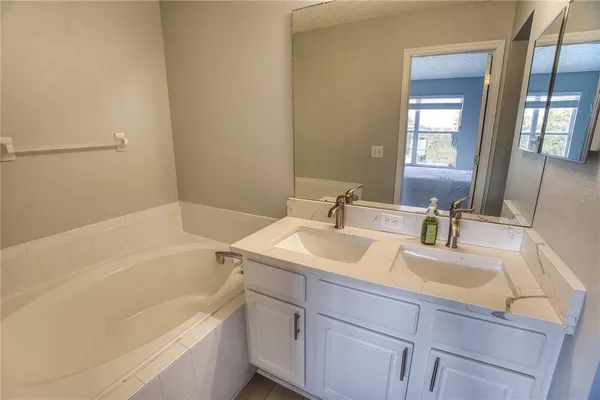 $2,895 | 671 Vallance Way Northeast, St. Petersburg, FL 33716