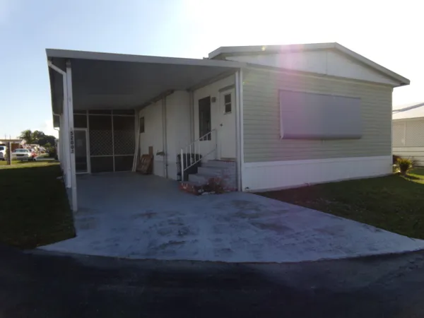 a view of a house with backyard