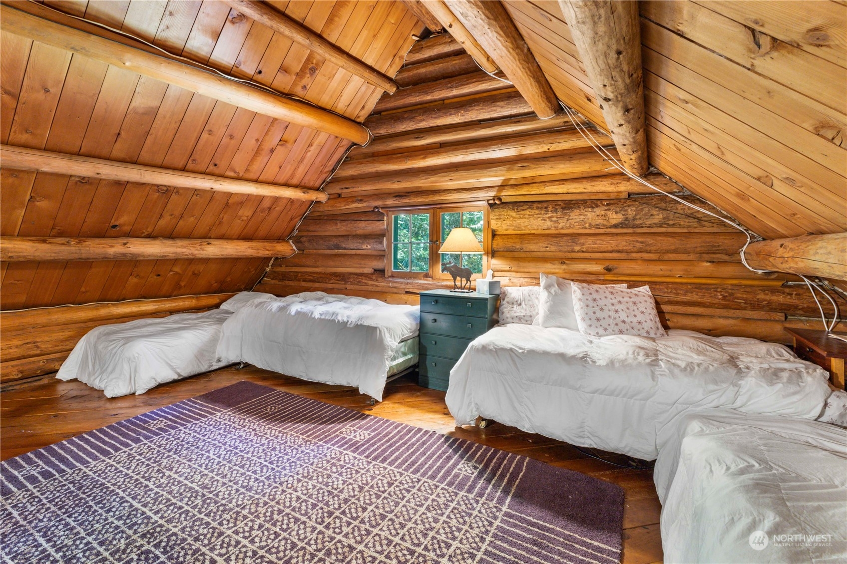 158 Usfs 7175 Road Enumclaw, WA 98022 - Photo 18 of 23 a bedroom with bed and balcony view