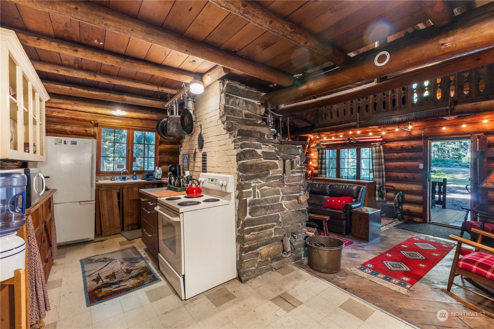 158 Usfs 7175 Road Enumclaw, WA 98022 - Photo 8 of 23 a storage room with washer and dryer