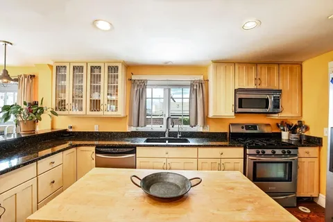 $679,900 | 16 Middle Street, Fairhaven, MA 02719