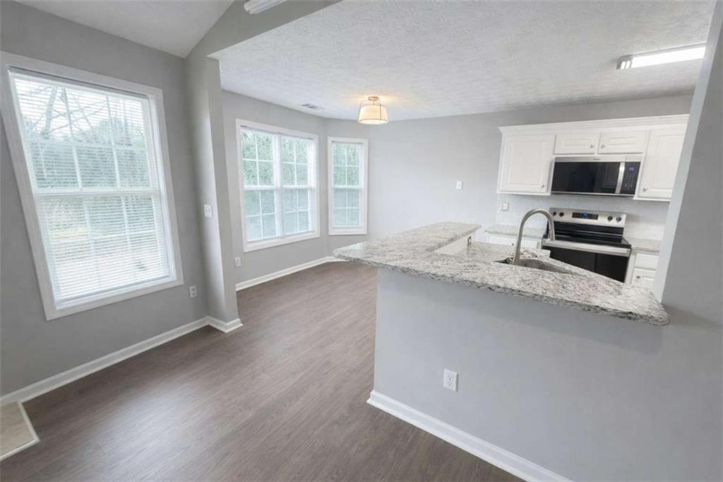 118 Chippewa Run Auburn, GA 30011 - Photo 7 of 26 a living room with furniture and a flat screen tv