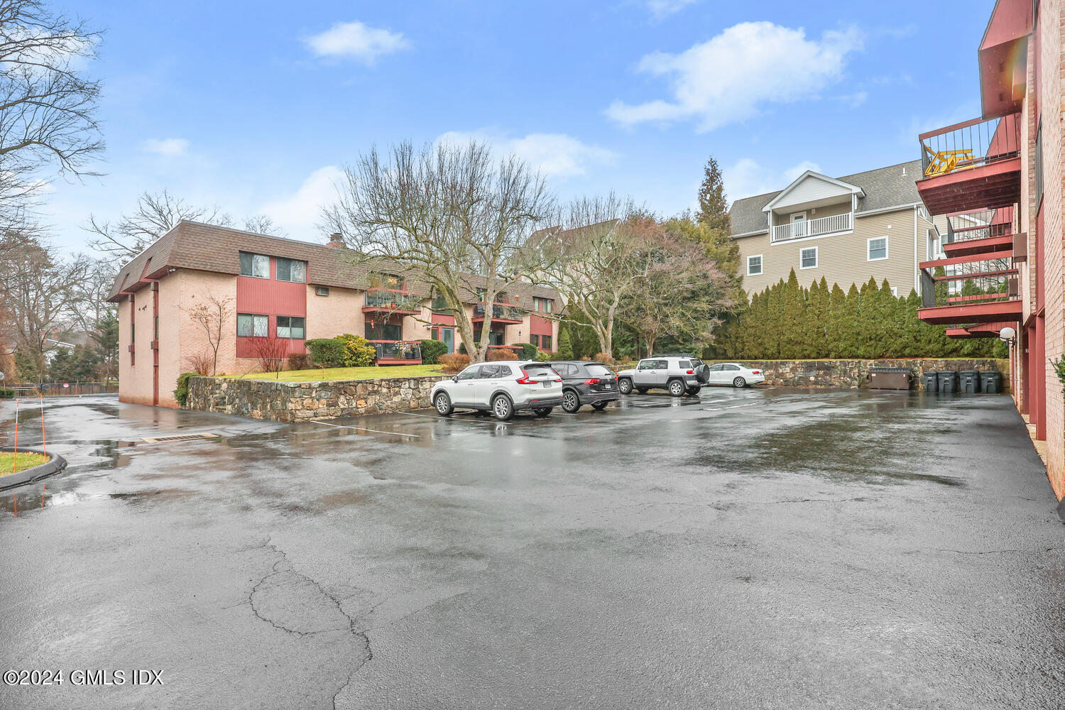 76 Maple Tree Avenue, Unit 3 Stamford, CT 06906 - Photo 29 of 33 a view of residential houses with cars parked in front of it
