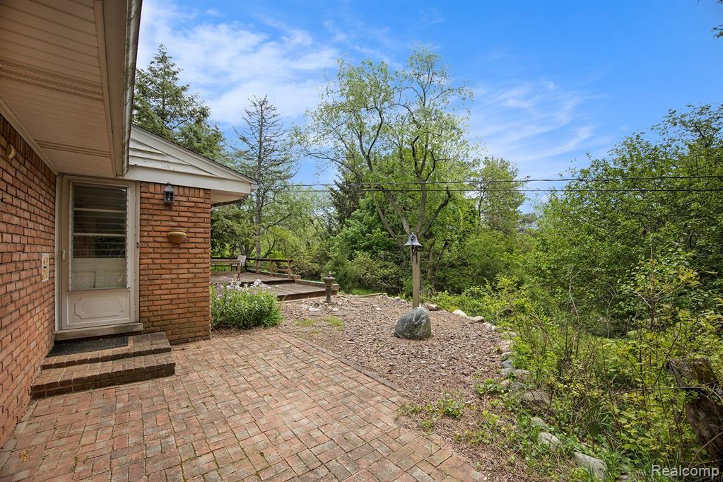 1120 East Buell Road Rochester, MI 48306 - Photo 19 of 27