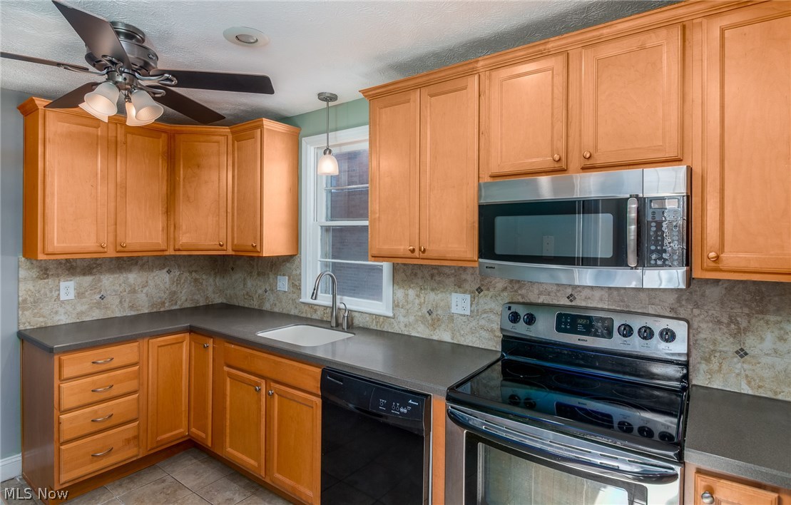 2499 Queenston Road Cleveland, OH 44118 - Photo 8 of 18 Gallery Image 8