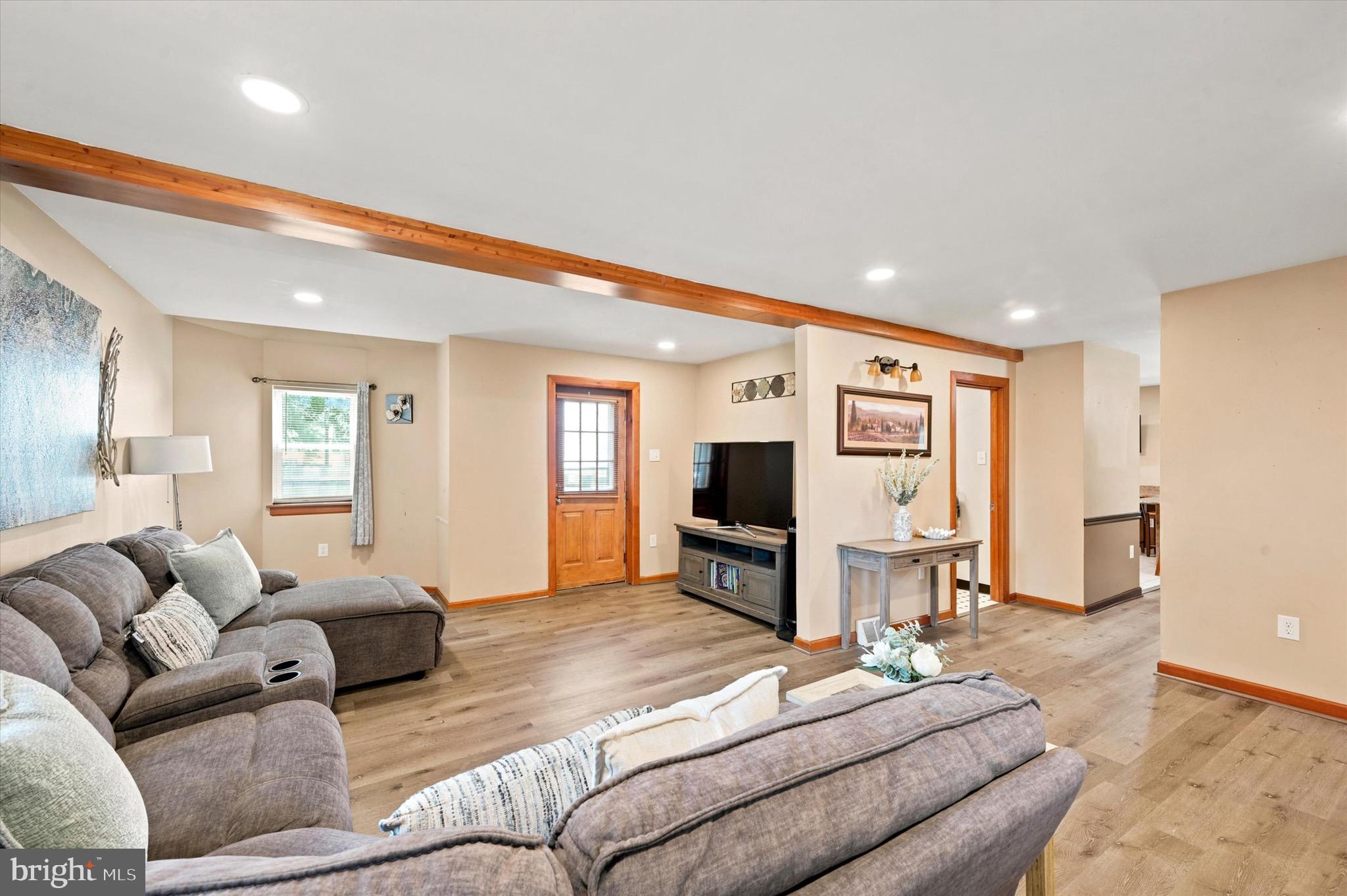 747 Surrey Road Aldan, PA 19018 - Photo 6 of 25 Living room