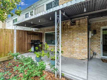 $325,000 | 1669 West Sam Houston Parkway South, Houston, TX 77042