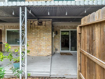 $325,000 | 1669 West Sam Houston Parkway South, Houston, TX 77042