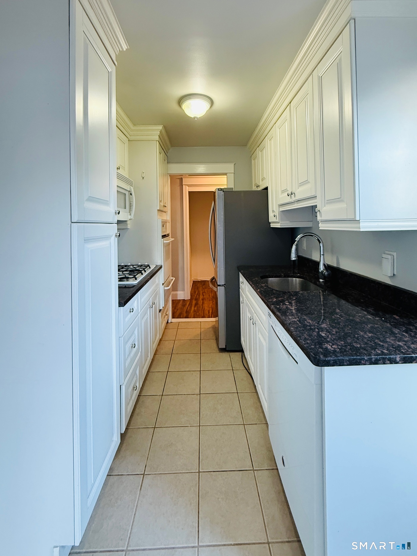39 Glenbrook Road, Unit 5F Stamford, CT 06902 - Photo 3 of 12