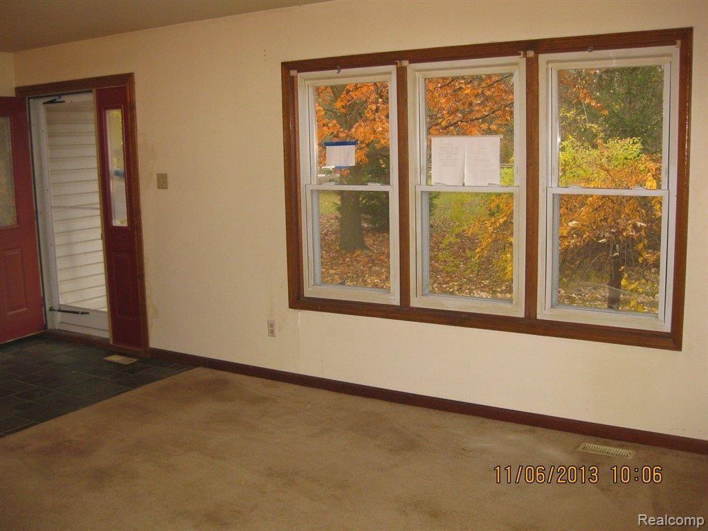 16130 Hoeft Road Belleville, MI 48111 - Photo 5 of 13 024.JPG