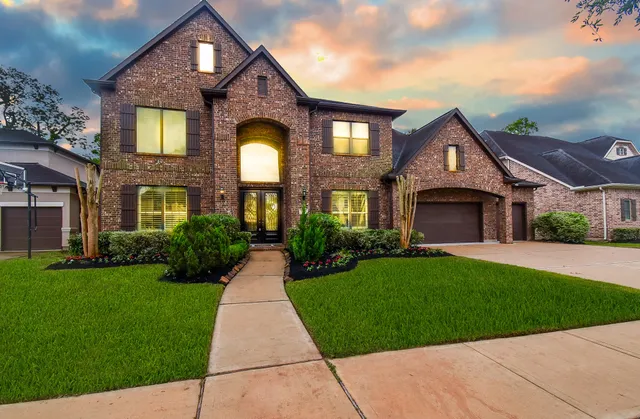 $936,800 | 5506 Lockwood Bend Lane, Sugar Land, TX 77479
