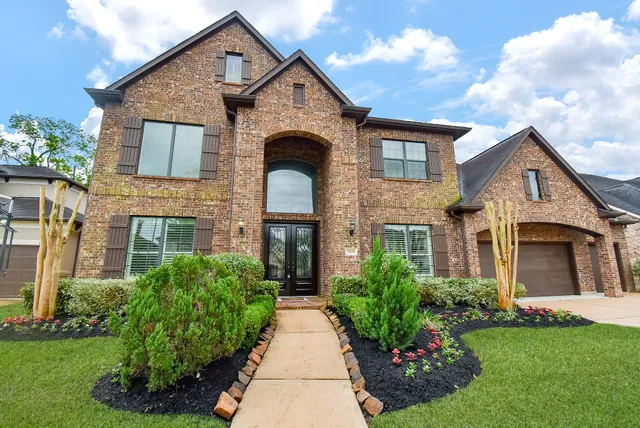 $936,800 | 5506 Lockwood Bend Lane, Sugar Land, TX 77479