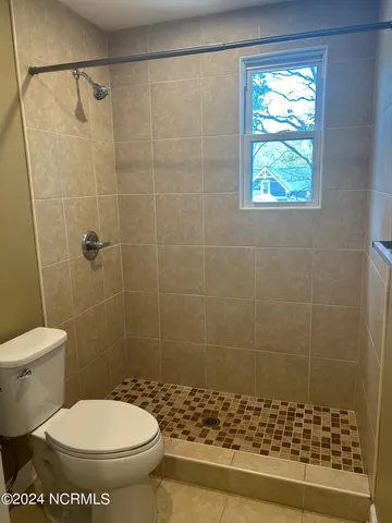 $1,800 | 240 West New Hampshire Avenue, Southern Pines, NC 28387