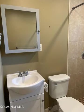 $1,800 | 240 West New Hampshire Avenue, Southern Pines, NC 28387