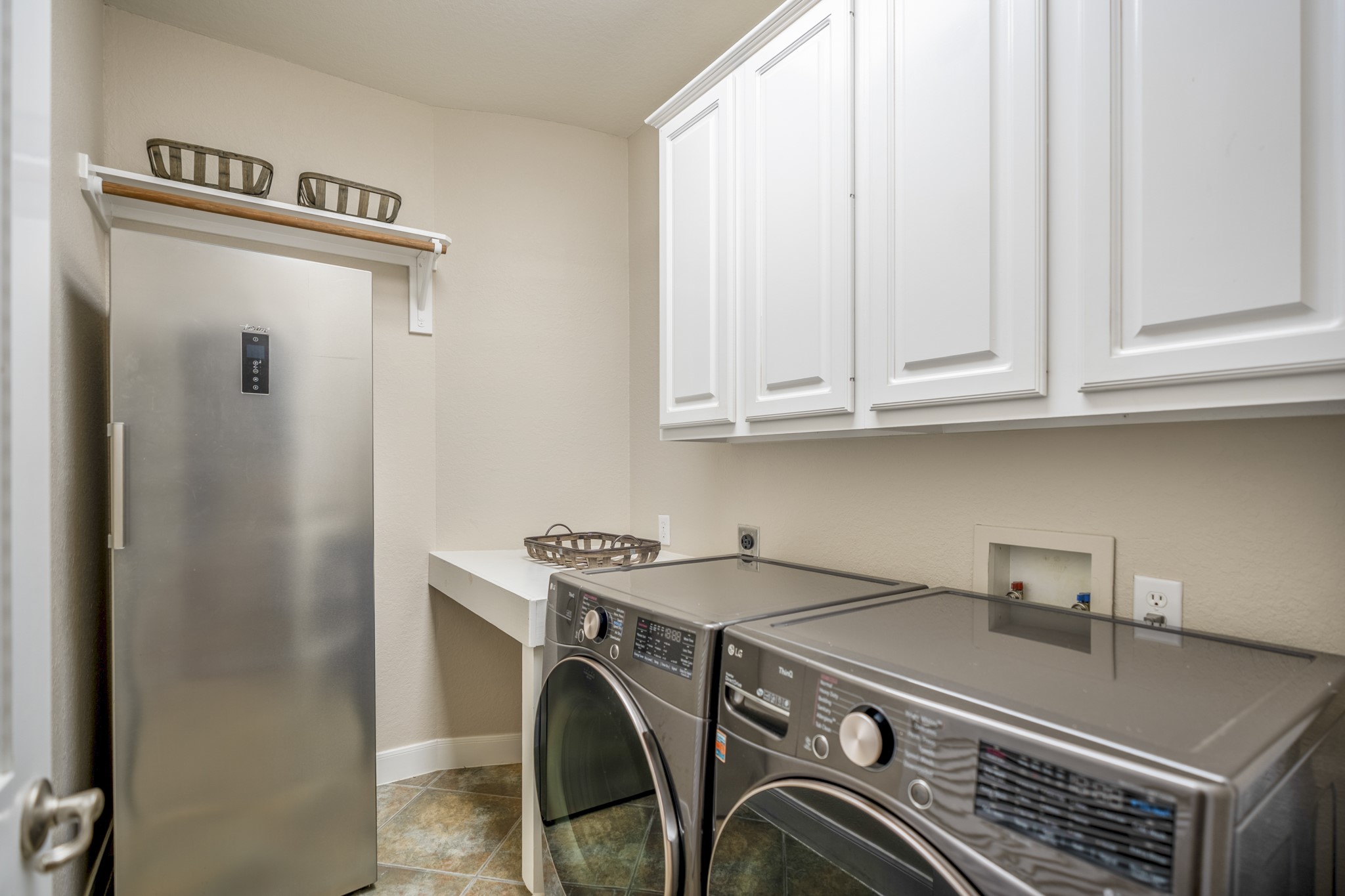 67 North Pentenwell Circle Spring, TX 77382 - Photo 37 of 50 a utility room with dryer and washer