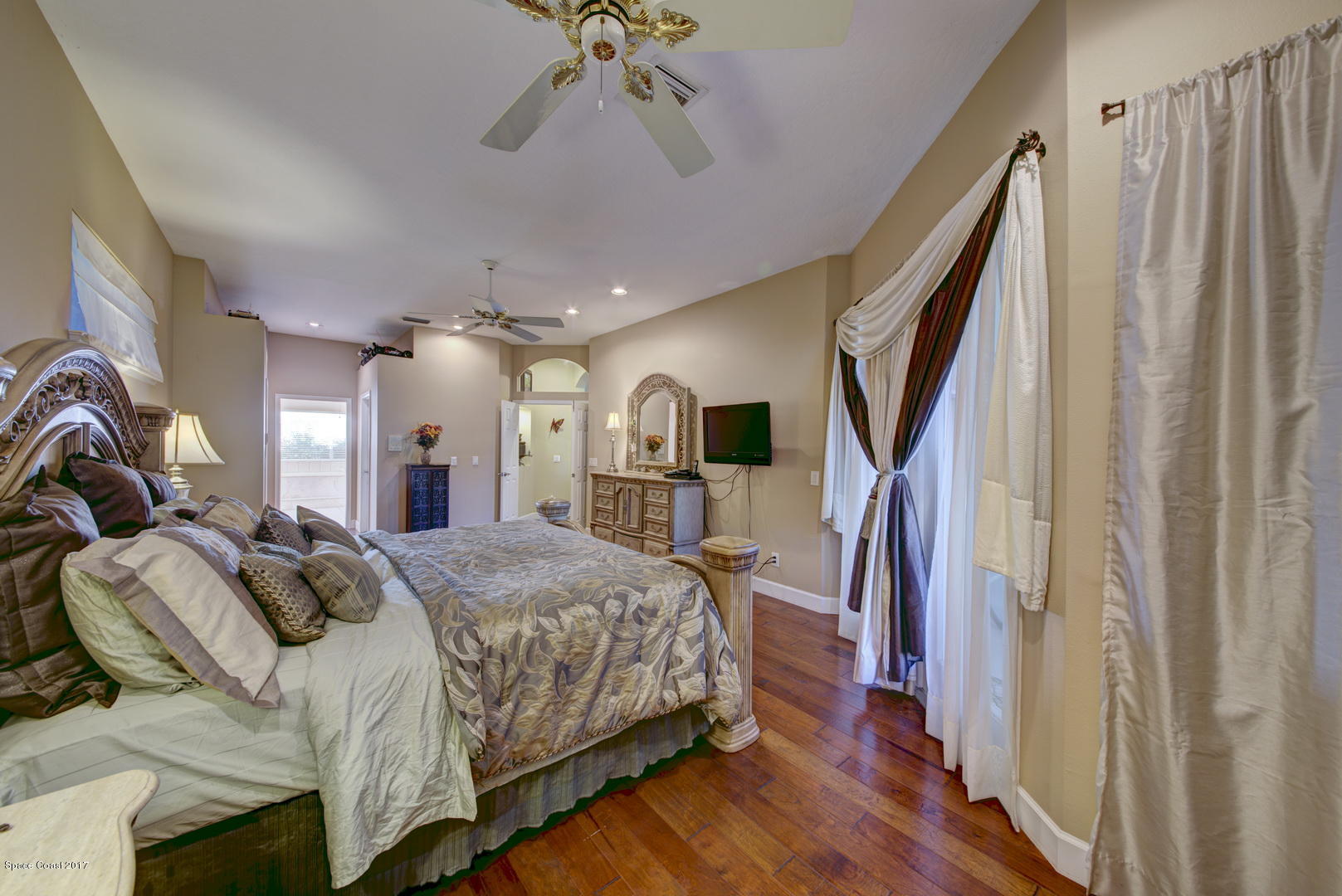 4055 Turtle Mound Road Melbourne, FL 32934 - Photo 31 of 80 Master en-Suite