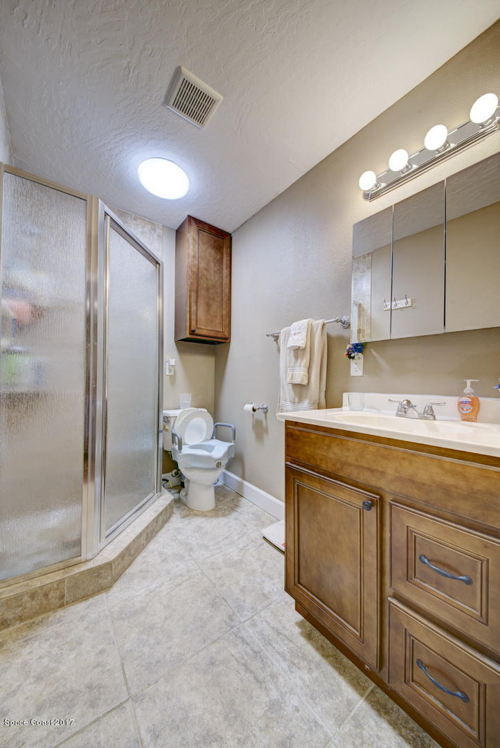4055 Turtle Mound Road Melbourne, FL 32934 - Photo 74 of 80 Mother-n-Law Suite Bathroom