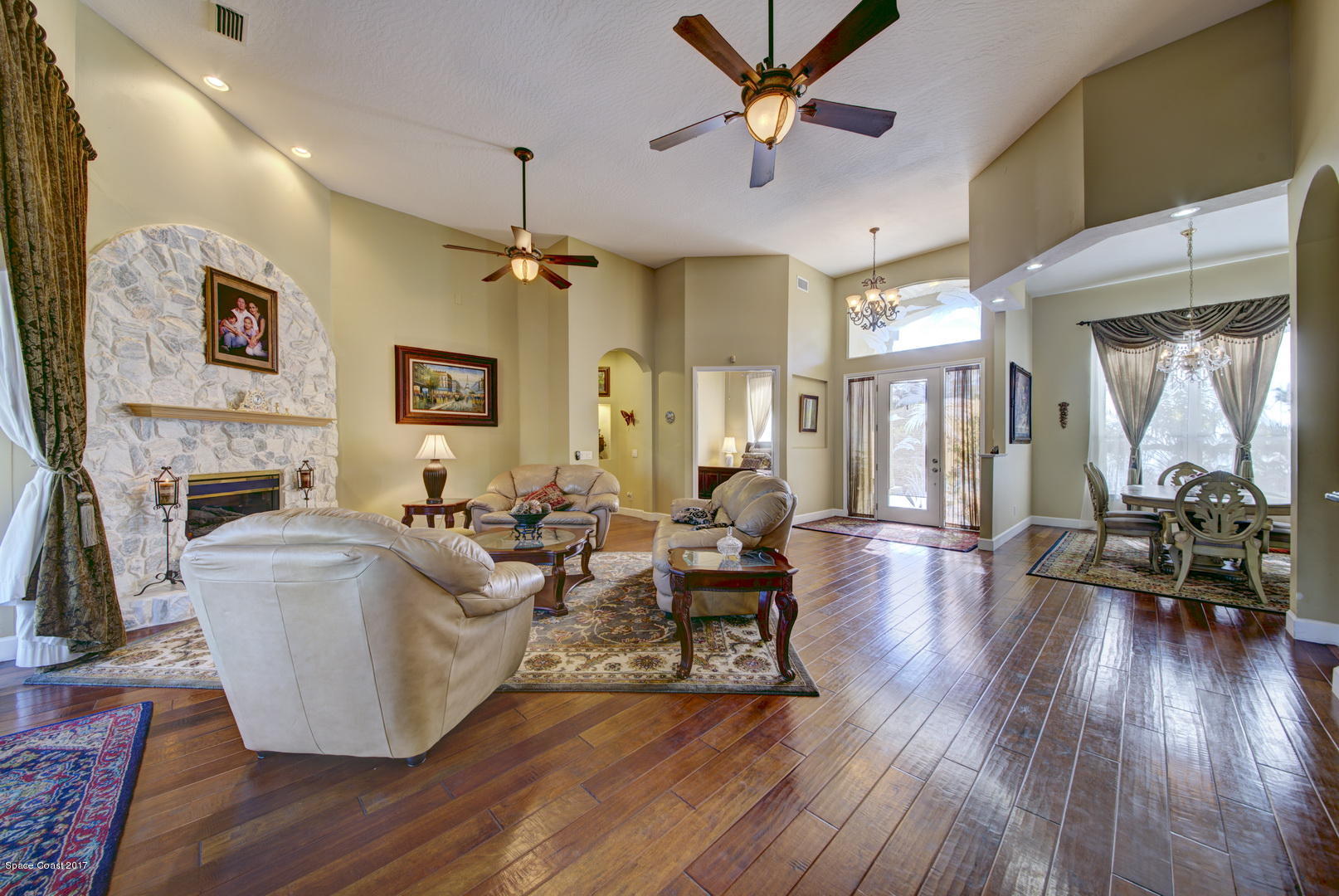 4055 Turtle Mound Road Melbourne, FL 32934 - Photo 10 of 80 Living & Dining Rooms