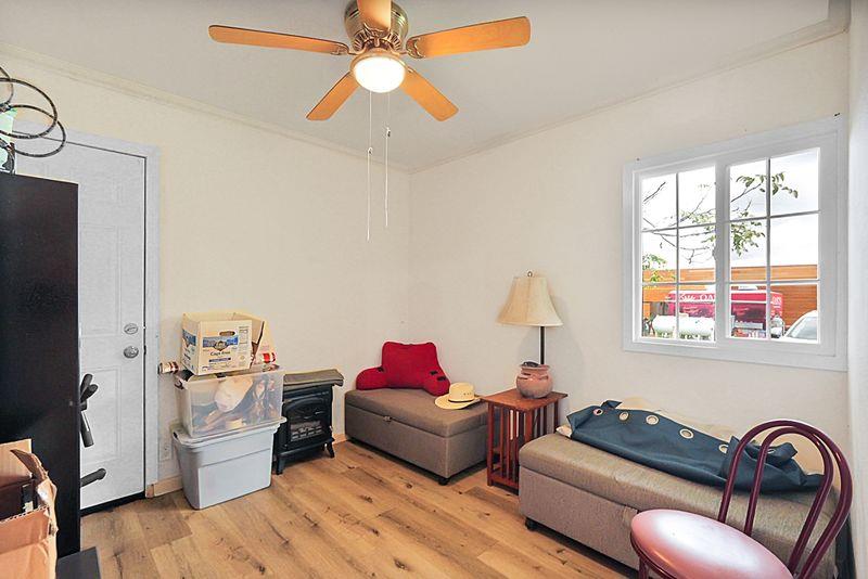 2675 Highway 140 Catheys Valley, CA 95306 - Photo 25 of 53 a living room with furniture