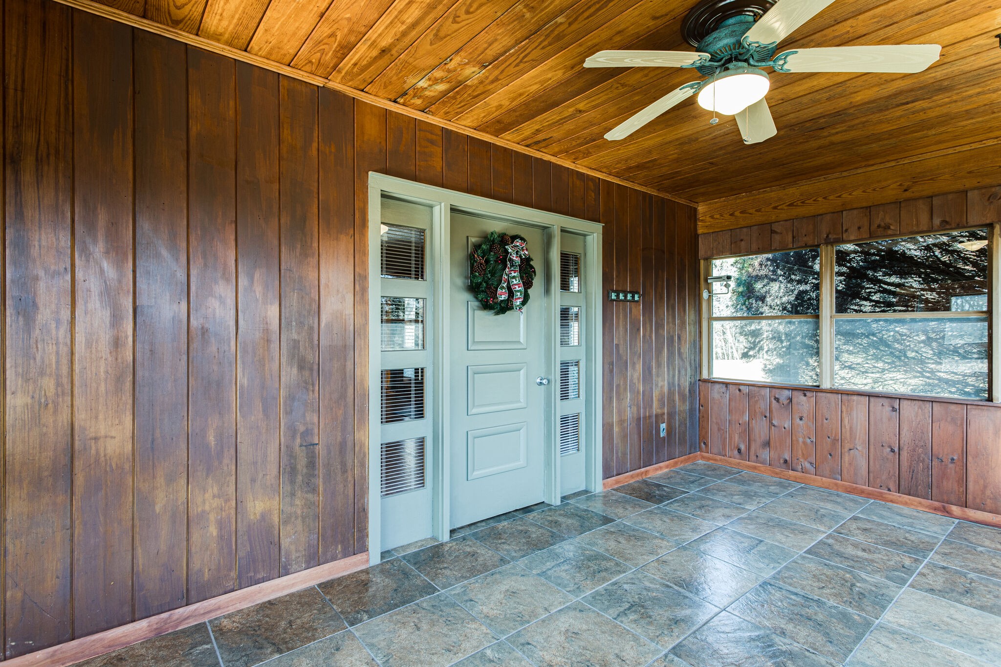 404 Monroe Floyd Road Decherd, TN 37324 - Photo 6 of 44 a view of entryway