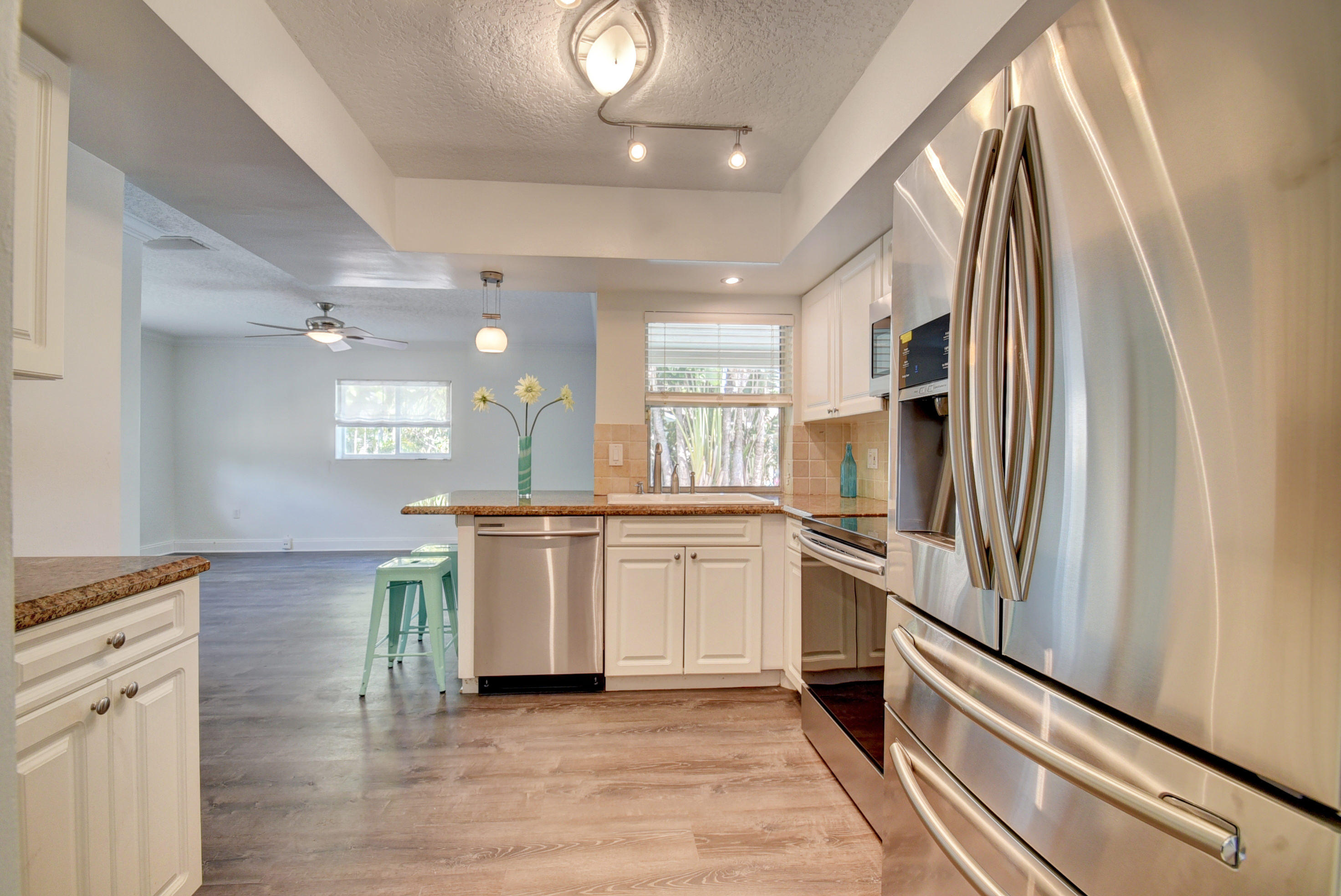 869 Periwinkle Street Boca Raton, FL 33486 - Photo 7 of 31 Kitchen angle 1
