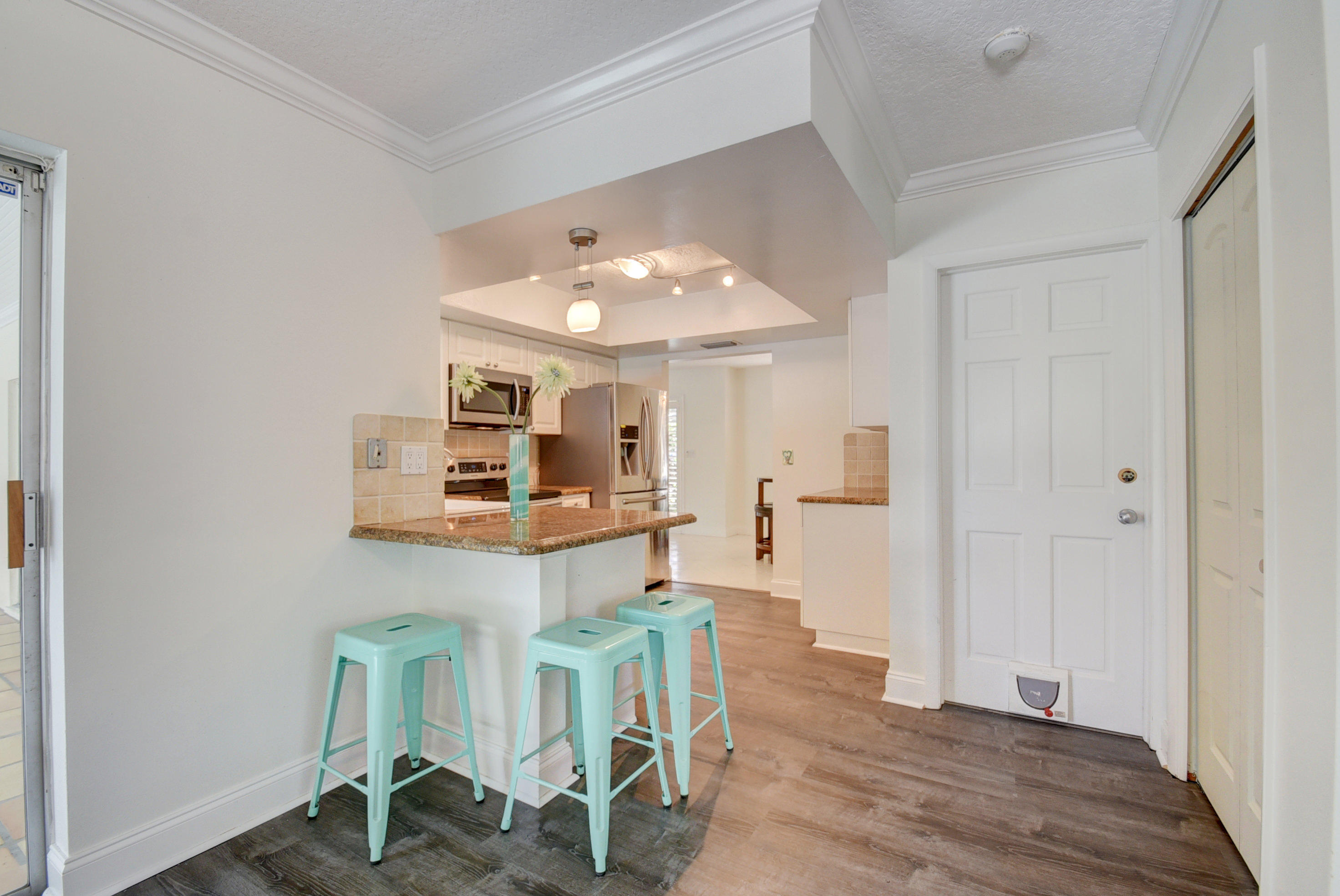 869 Periwinkle Street Boca Raton, FL 33486 - Photo 8 of 31 Eat in Counter