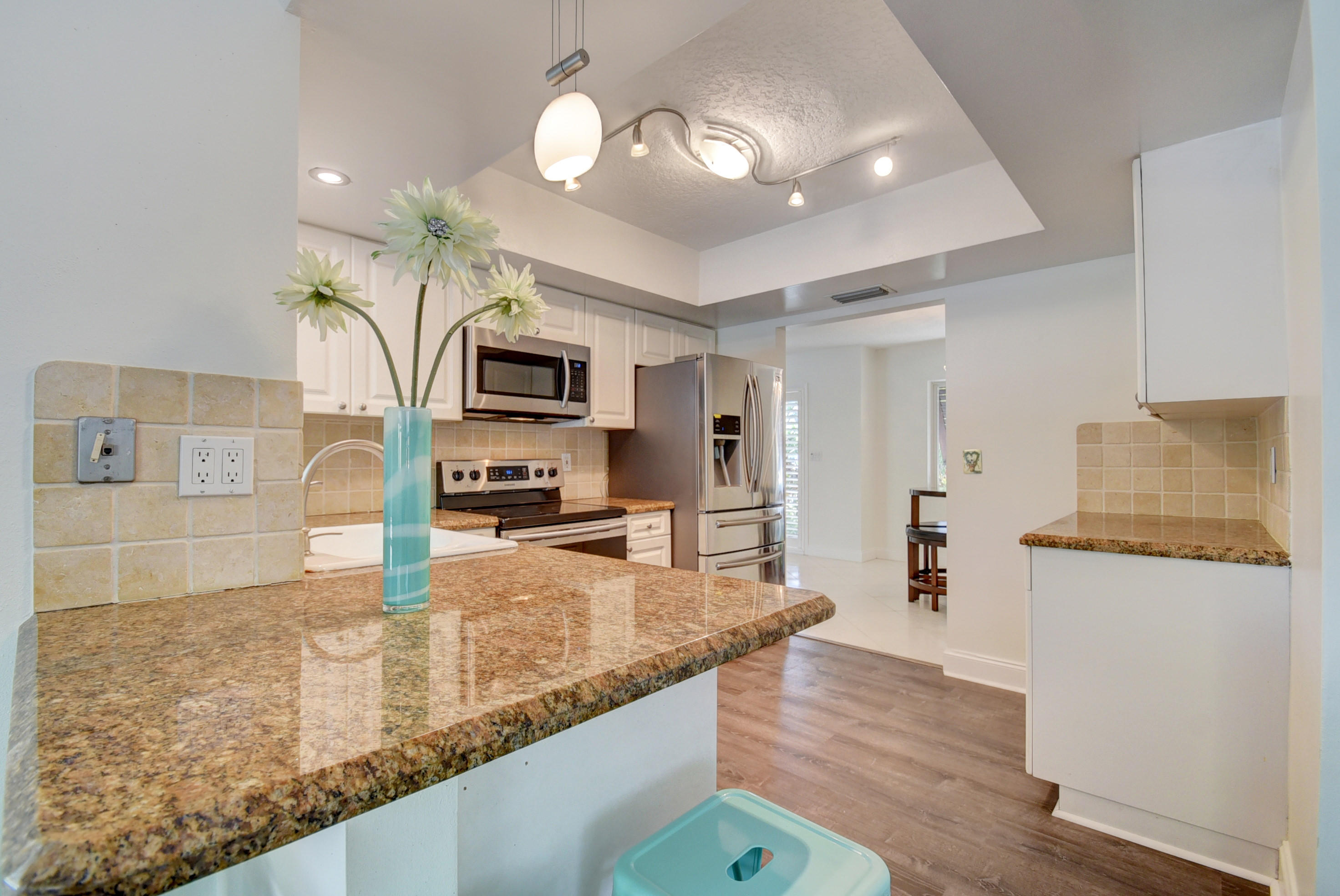 869 Periwinkle Street Boca Raton, FL 33486 - Photo 9 of 31 Kitchen angle 2