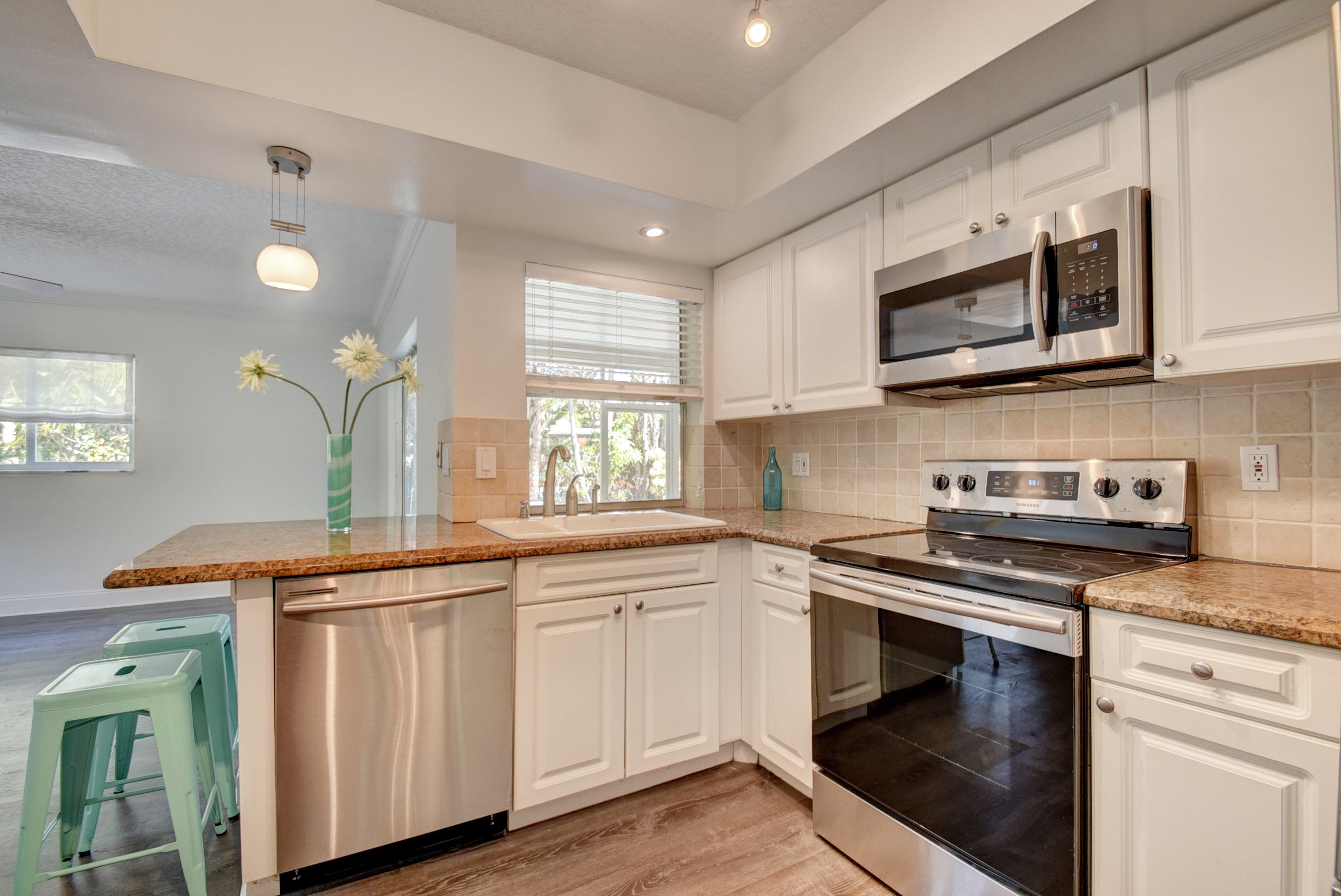 869 Periwinkle Street Boca Raton, FL 33486 - Photo 10 of 31 Kitchen angle 3