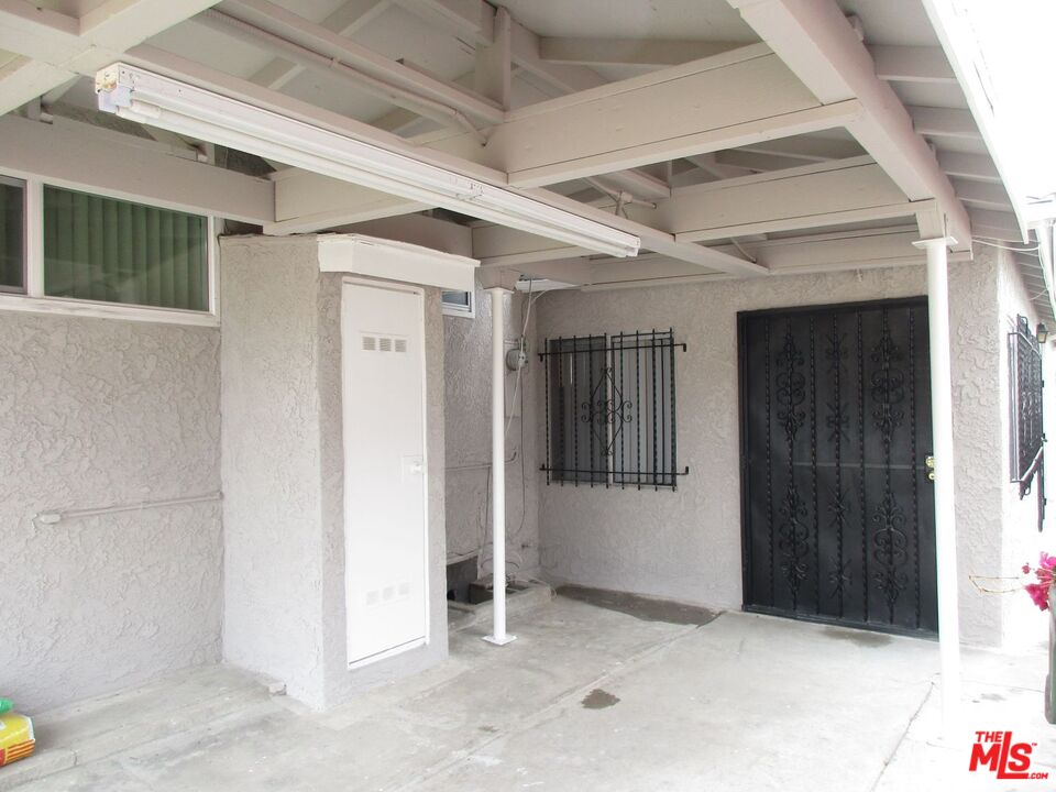 719 East 154th Street Compton, CA 90220 - Photo 27 of 32 a view of an empty room