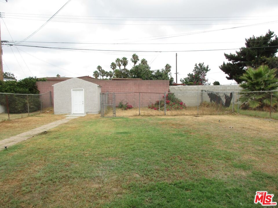 719 East 154th Street Compton, CA 90220 - Photo 29 of 32 a view of a yard