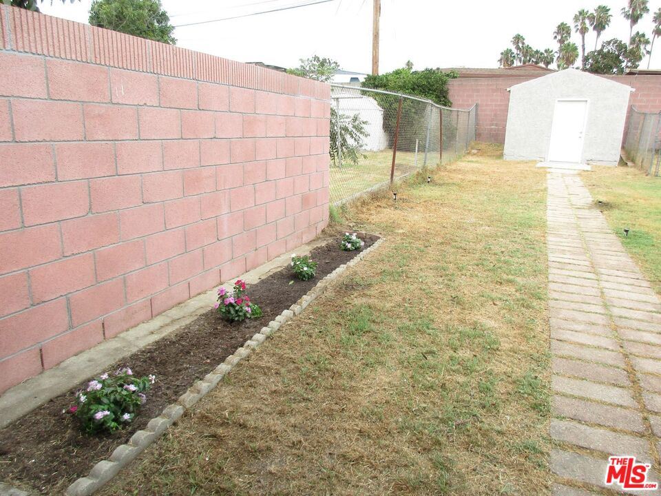 719 East 154th Street Compton, CA 90220 - Photo 31 of 32 a view of a backyard