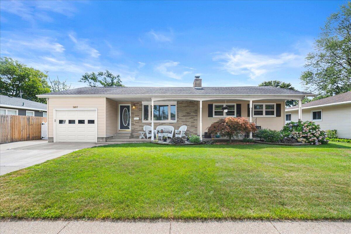 1407 Haverhill Road Muskegon, MI 49441 - Photo 2 of 30 02-DSC_9336