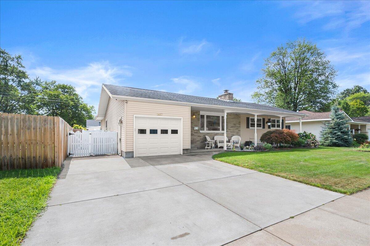 1407 Haverhill Road Muskegon, MI 49441 - Photo 3 of 30 03-DSC_9341