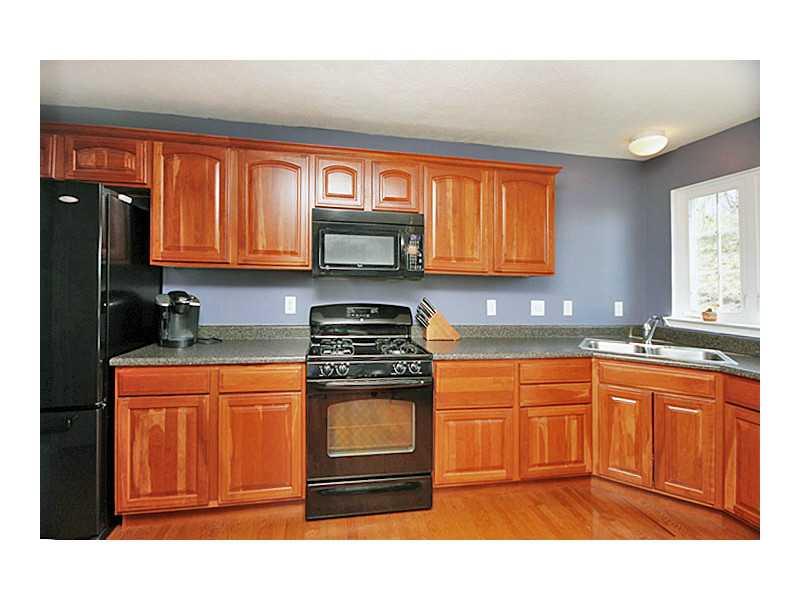240 Maple Ridge Drive Canonsburg, PA 15317 - Photo 9 of 18 Kitchen.