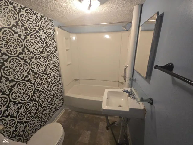 $99,900 | 1425 West 10th Street, Muncie, IN 47302