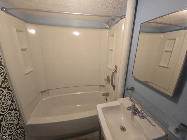 $99,900 | 1425 West 10th Street, Muncie, IN 47302