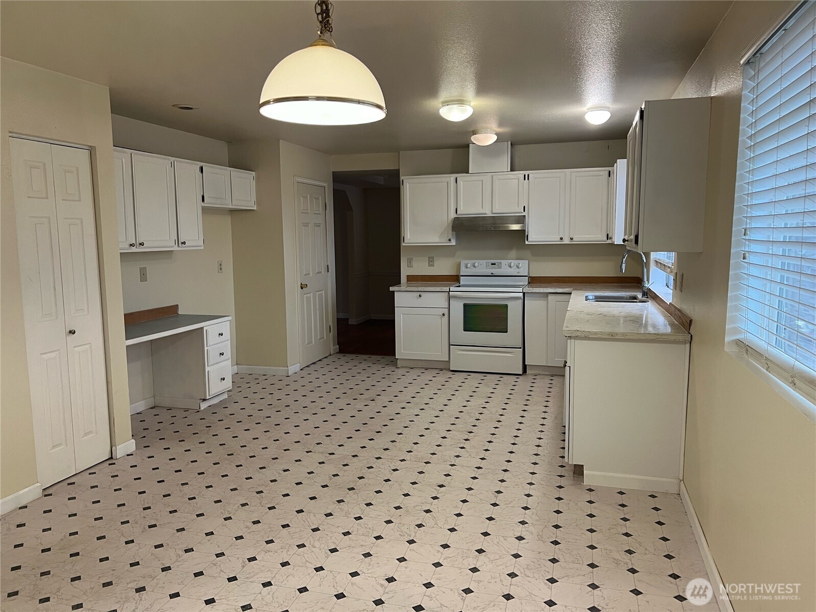 2008 Shattuck Avenue South Renton, WA 98055 - Photo 6 of 21