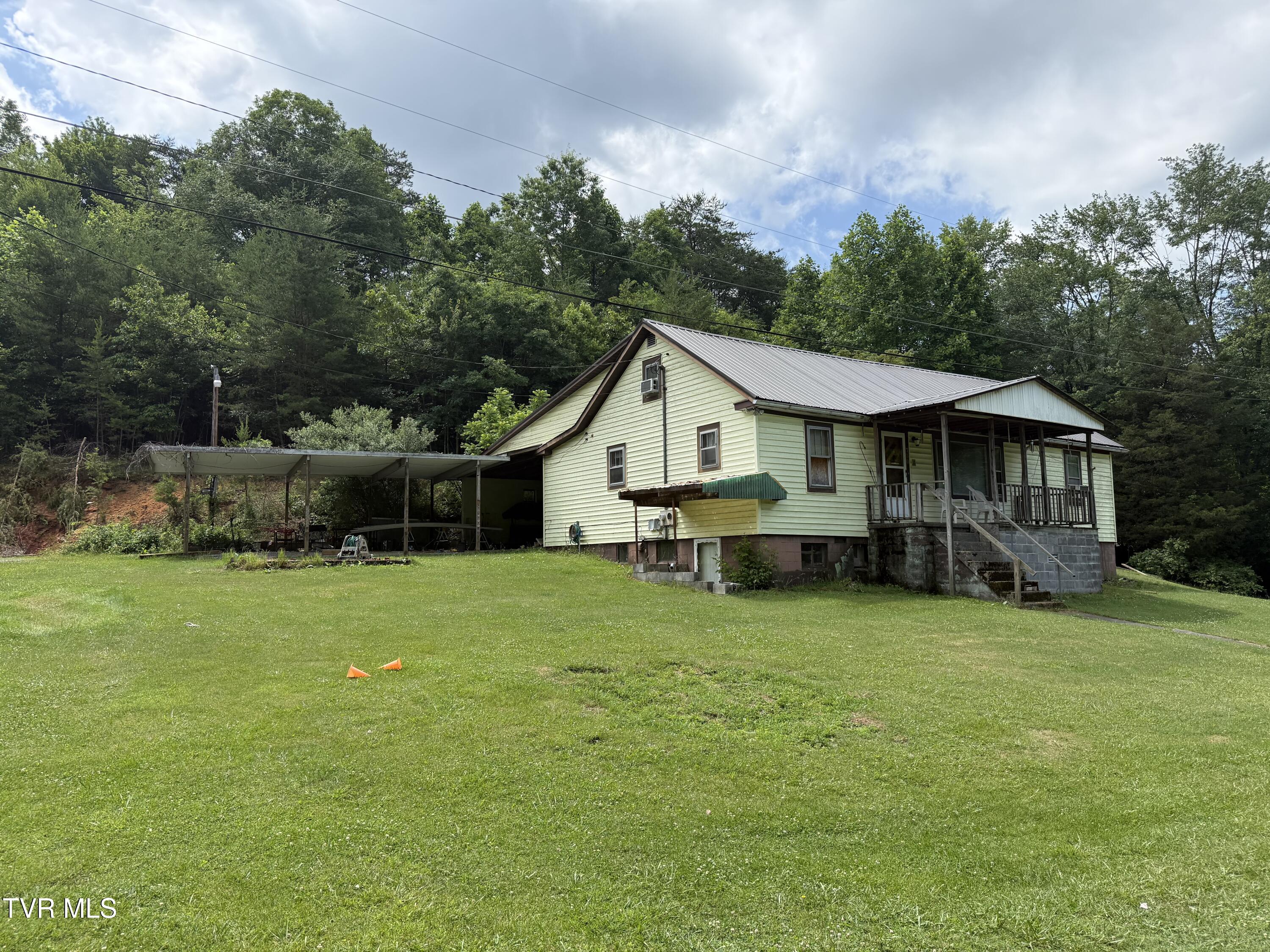 12114 Keeshond Road Coeburn, VA 24230 - Photo 4 of 19 IMG_5917