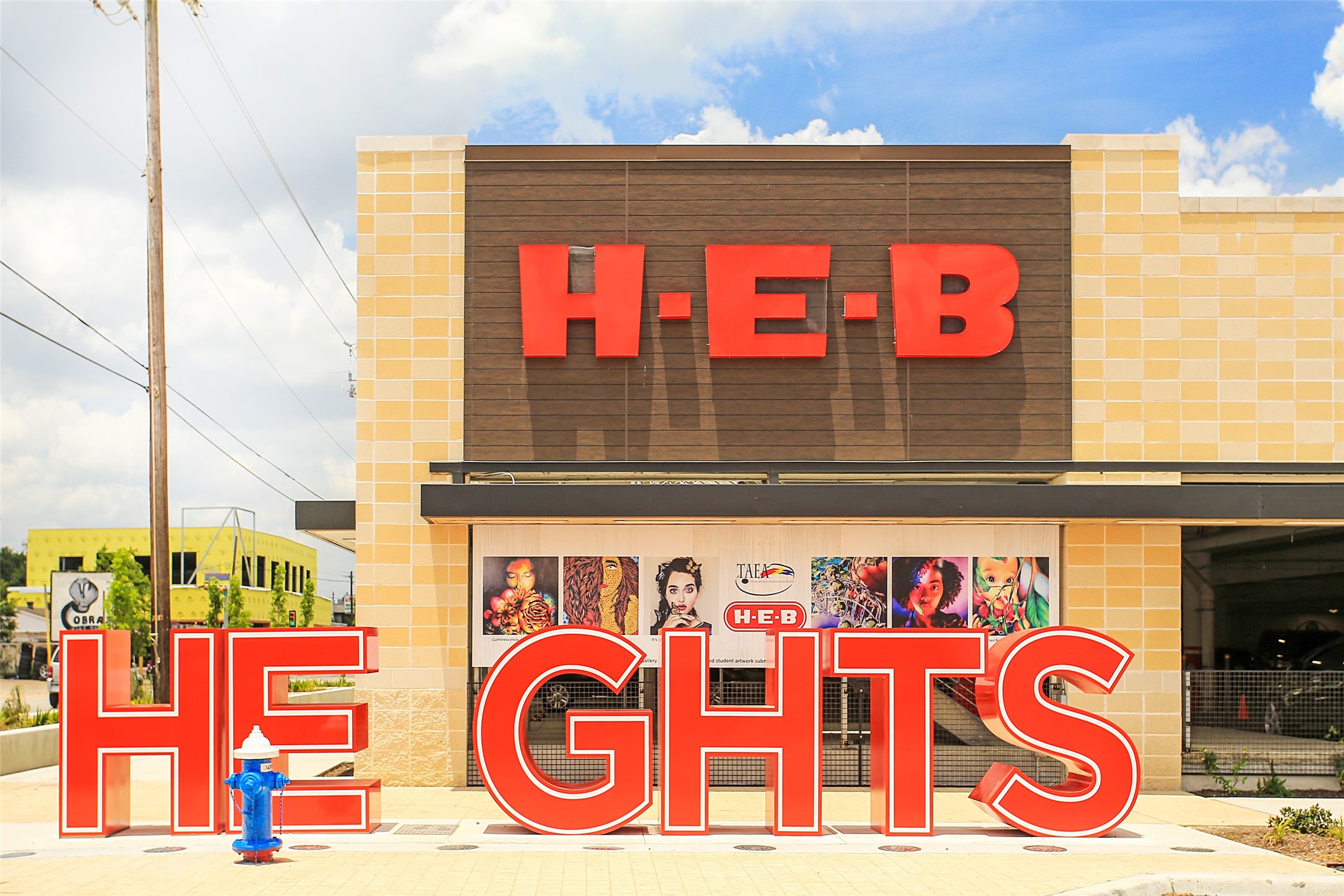 917 Moody Street Houston, TX 77009 - Photo 4 of 4 A quick 10-minute drive brings you to the Heights H-E-B, easily accessible via the 610 Loop or the 20th Street corridor.