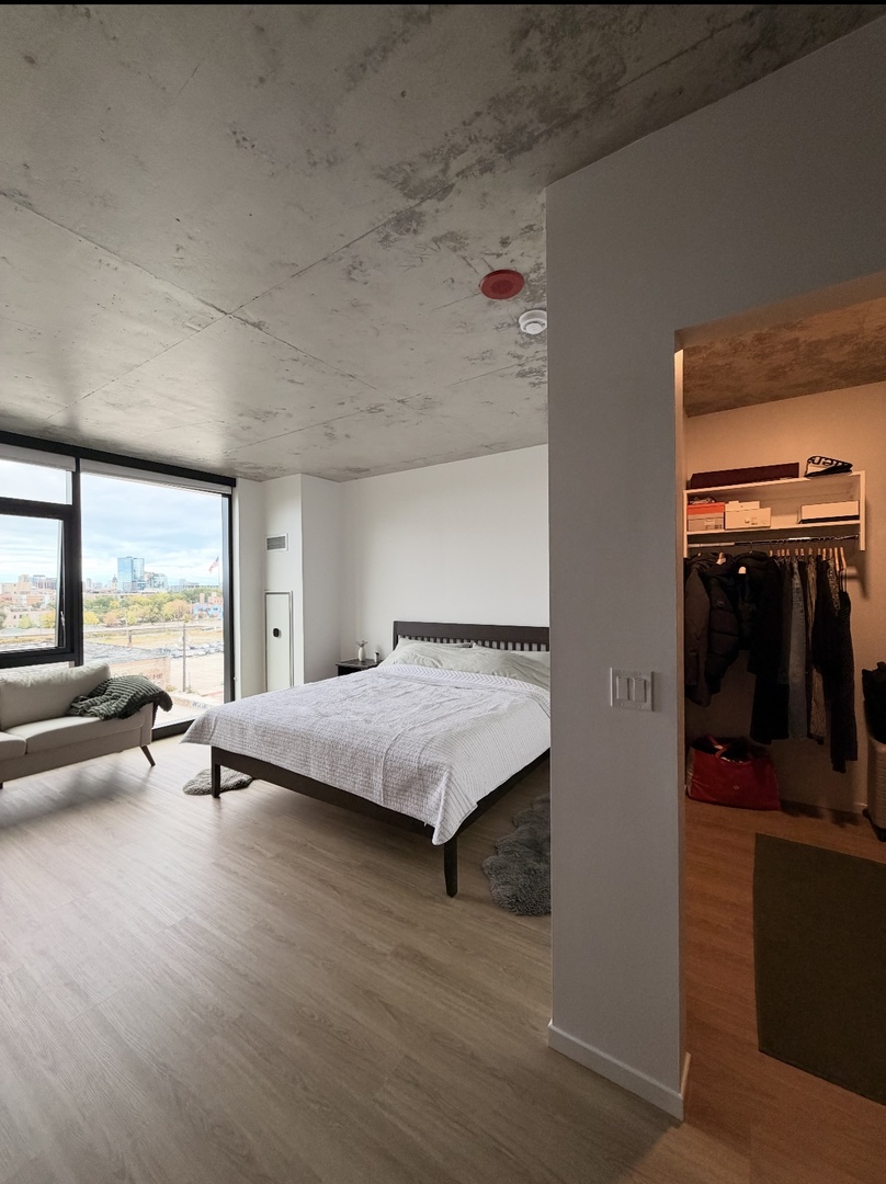 225 North Elizabeth Street, Unit 514 Chicago, IL 60607 - Photo 11 of 13 a living room with furniture and a flat screen tv