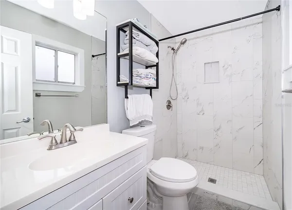 $300,000 | 207 Lake Drive, Orlando, FL 32835