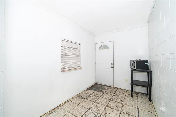 $300,000 | 207 Lake Drive, Orlando, FL 32835