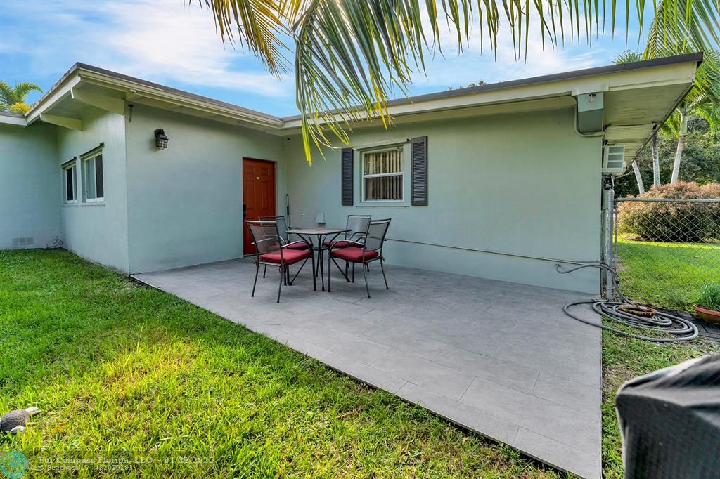 5751 Pine Terrace Plantation, FL 33317 - Photo 30 of 35 a view of backyard with outdoor seating and plants