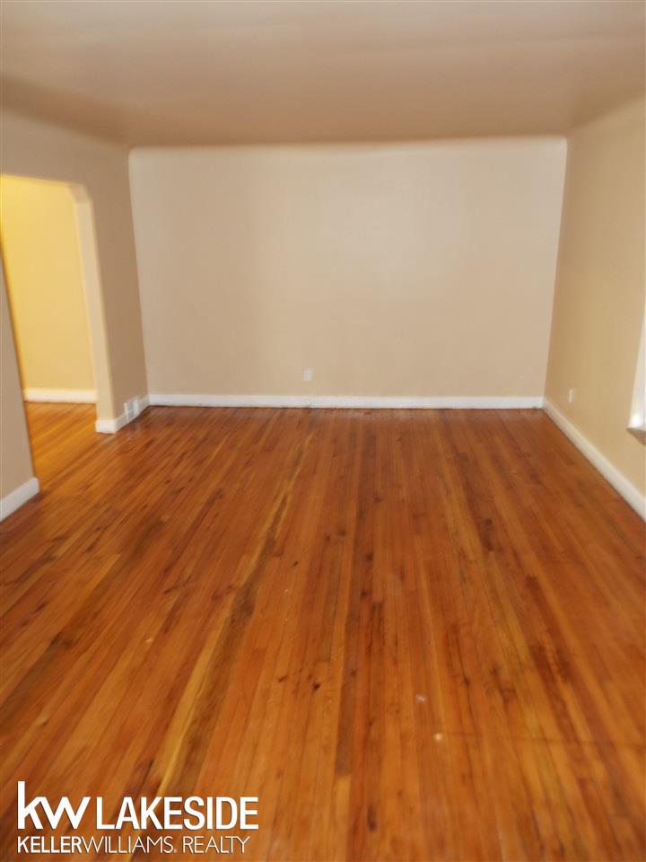 20782 Doepfer Road Warren, MI 48091 - Photo 6 of 16 31321270-5.JPG