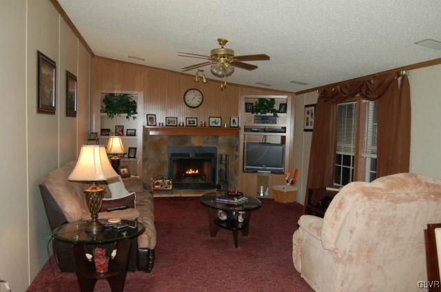 51 Ritz Craft Street Walnutport, PA 18088 - Photo 3 of 12 Gallery Image 3