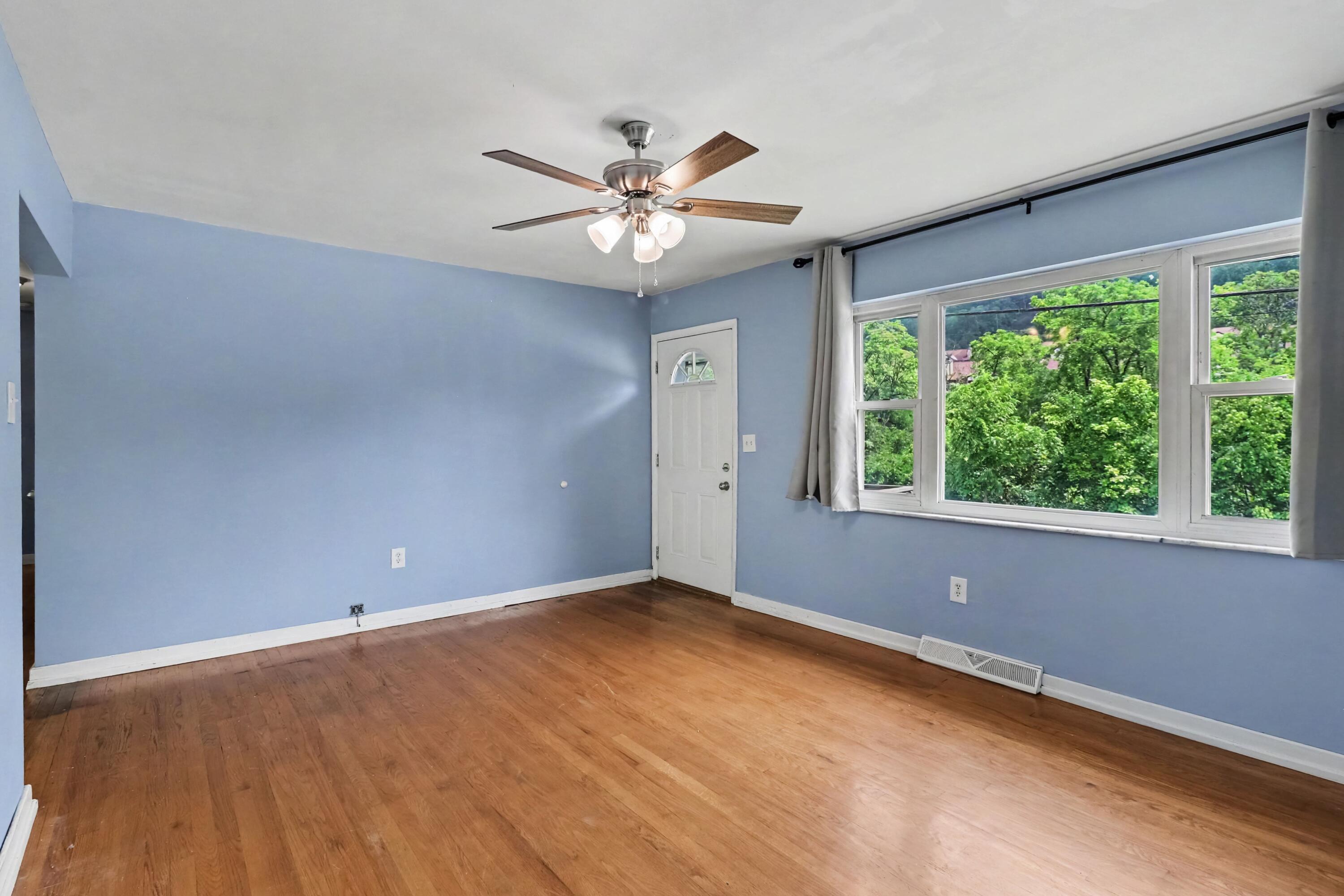 65 Moock Road Newport, KY 41071 - Photo 6 of 29 006_file_4227