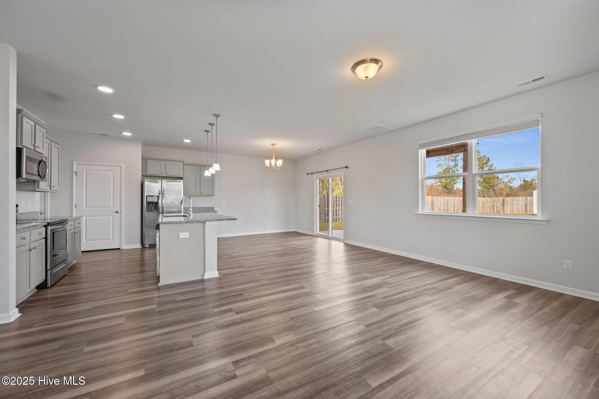 800 Lenox Drive Holly Ridge, NC 28445 - Photo 4 of 33 22-web-or-mls-_RAD7950