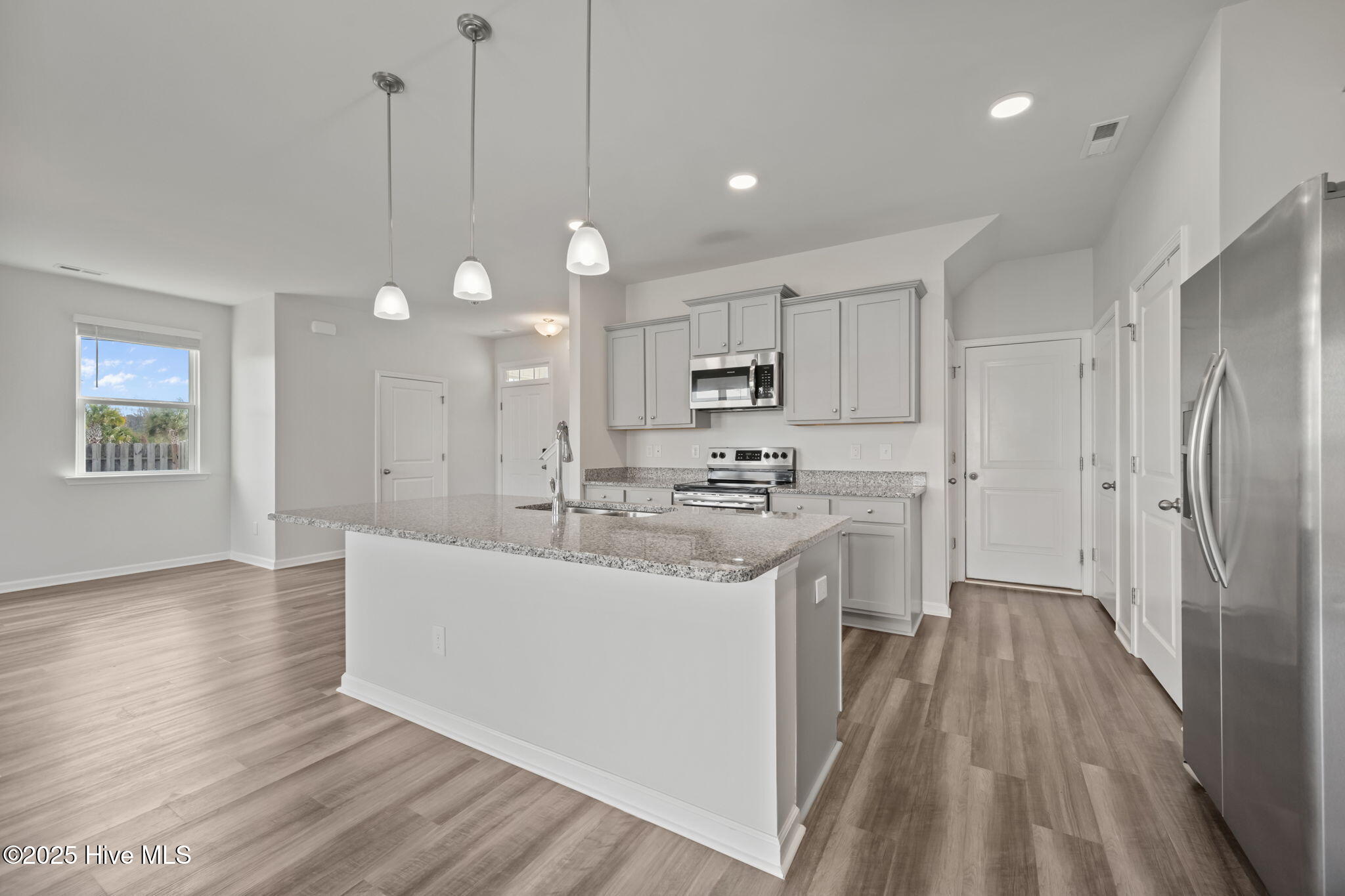 800 Lenox Drive Holly Ridge, NC 28445 - Photo 5 of 33 25-web-or-mls-_RAD7965