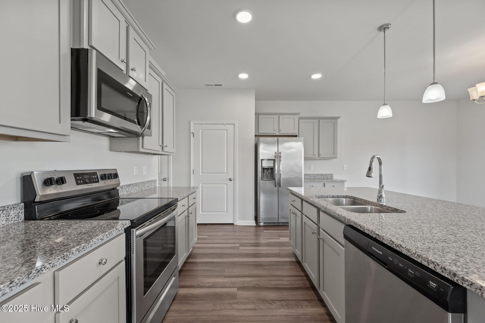 800 Lenox Drive Holly Ridge, NC 28445 - Photo 6 of 33 28-web-or-mls-_RAD7980